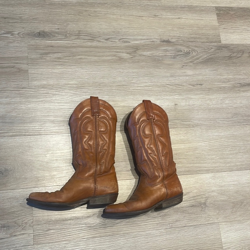 Vintage worn cognac cowboy boots by Vittorio Ricci size woman’s 5.5